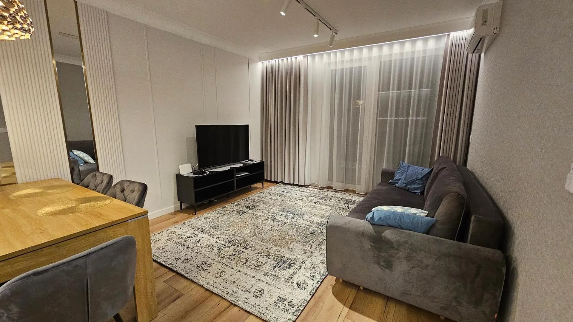 Apartment Apartament Elegance, Metro, Free Parking Warsaw