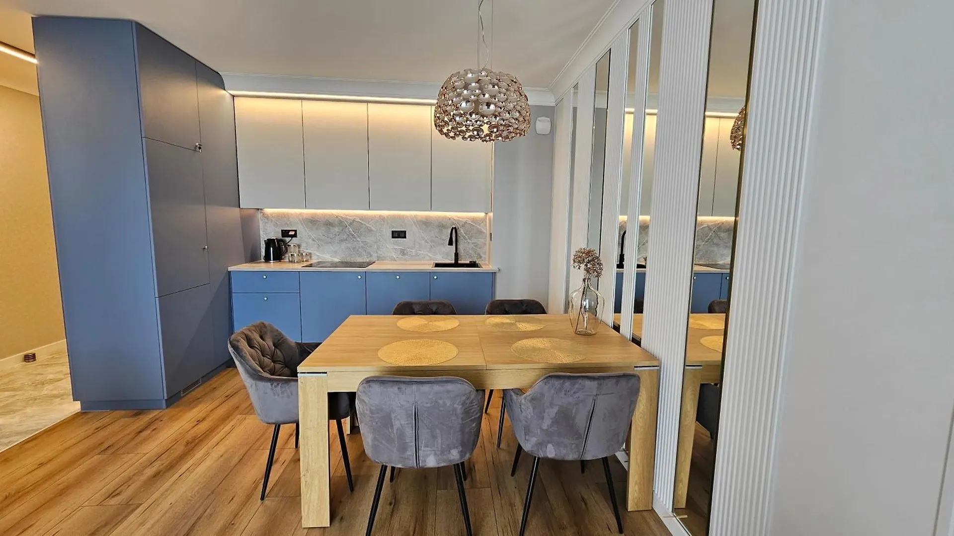 Apartament Elegance, Metro, Free Parking Warsaw Apartment