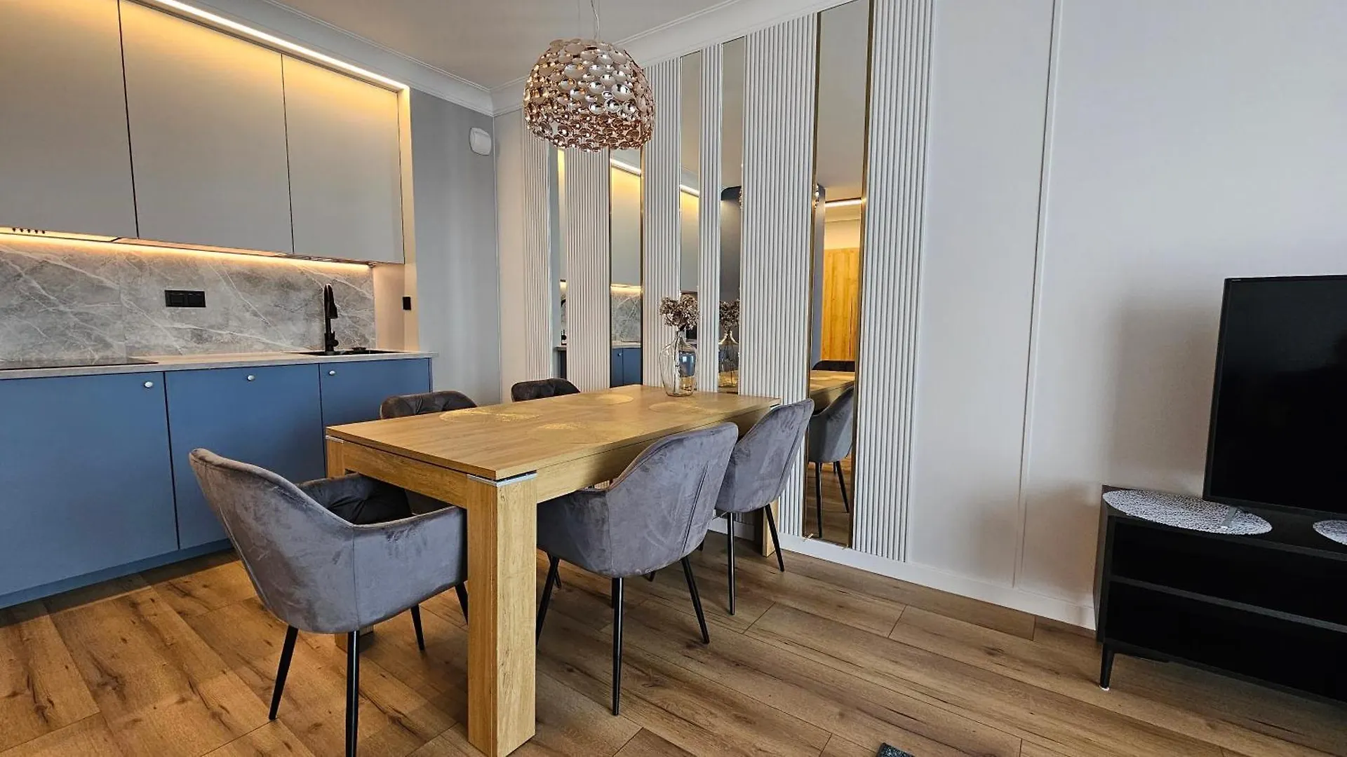Apartament Elegance, Metro, Free Parking contacts